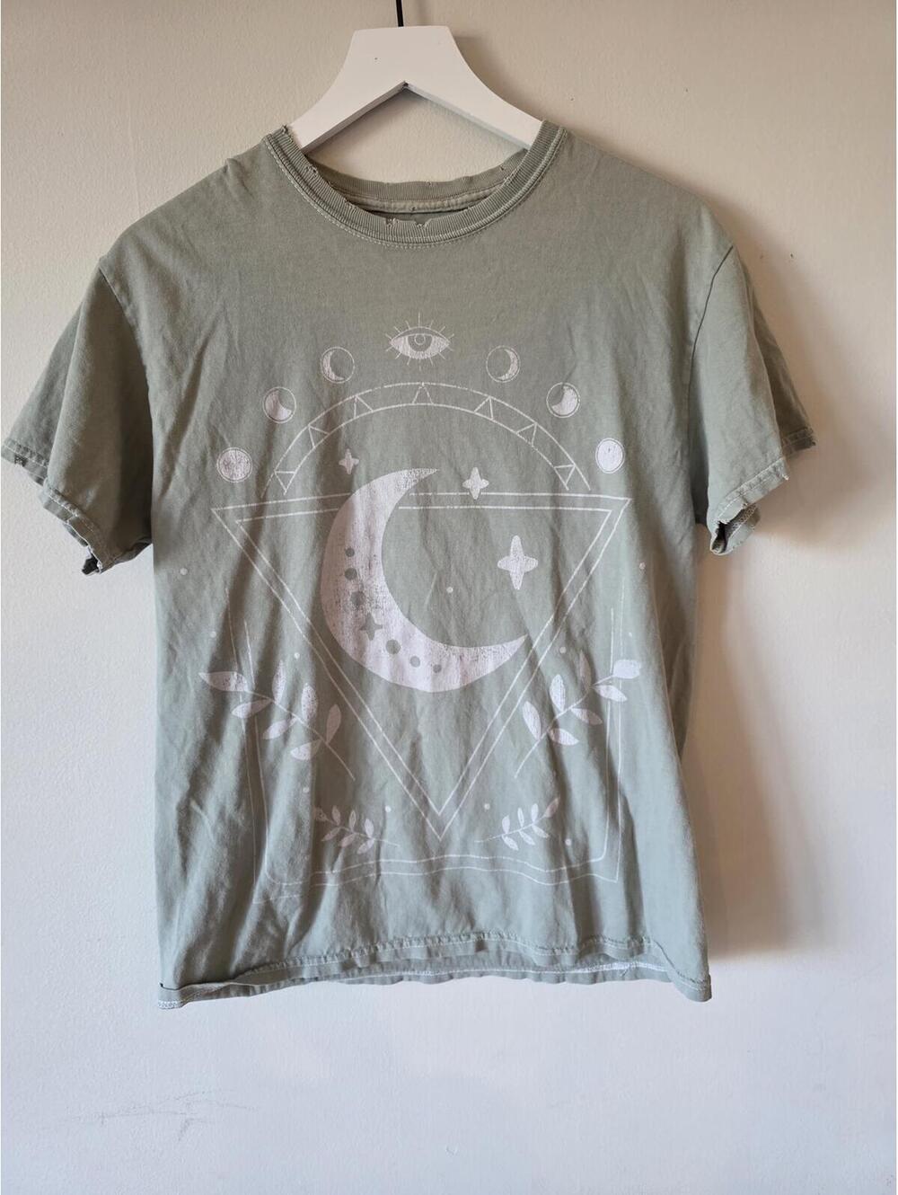Vintage-Inspired Moon and Eye Graphic T-Shirt